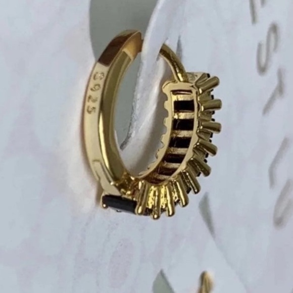 18K Gold Thick Black Crystal Huggie Hoop Earrings 

Brand New - Picture 4 of 4